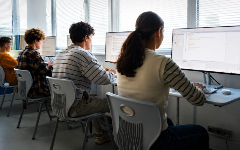 職業訓練校でプログラミングを学ぶ